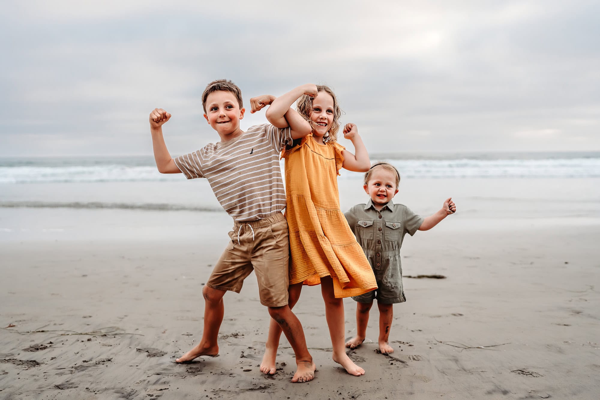 3 siblings show off their muscles during a fun beach family photoshoot in Del Mar, Calfornia 