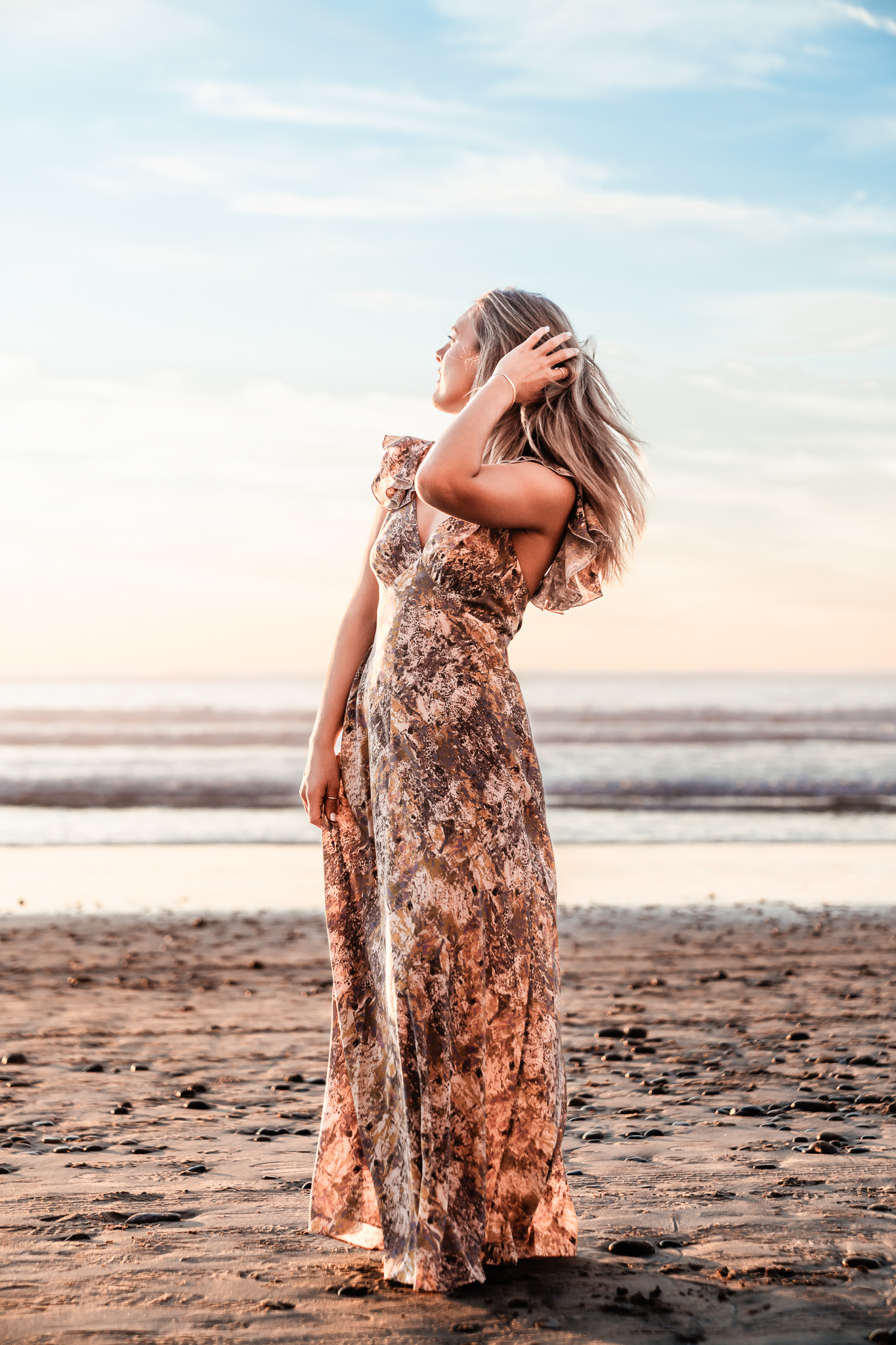 San Diego senior photos at Torrey Pines State Beach featuring natural light and relaxed coastal scenery